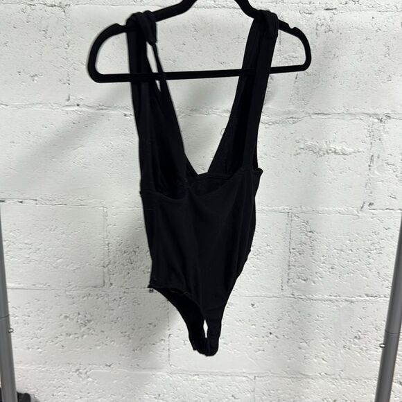 Nasty Gal Black V Neck Bodysuit - Medium Simple Low Cut Black One Piece Cotton - Picture 2 of 5